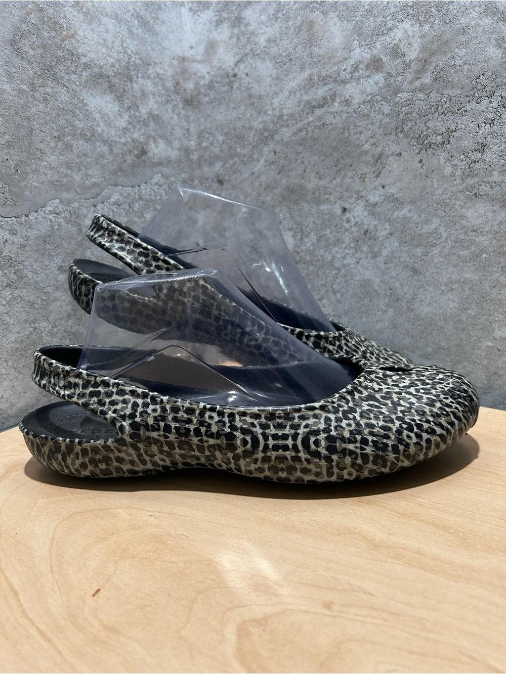 Crocs Olivia II Leopard Print Slingback Flats women’s size 9